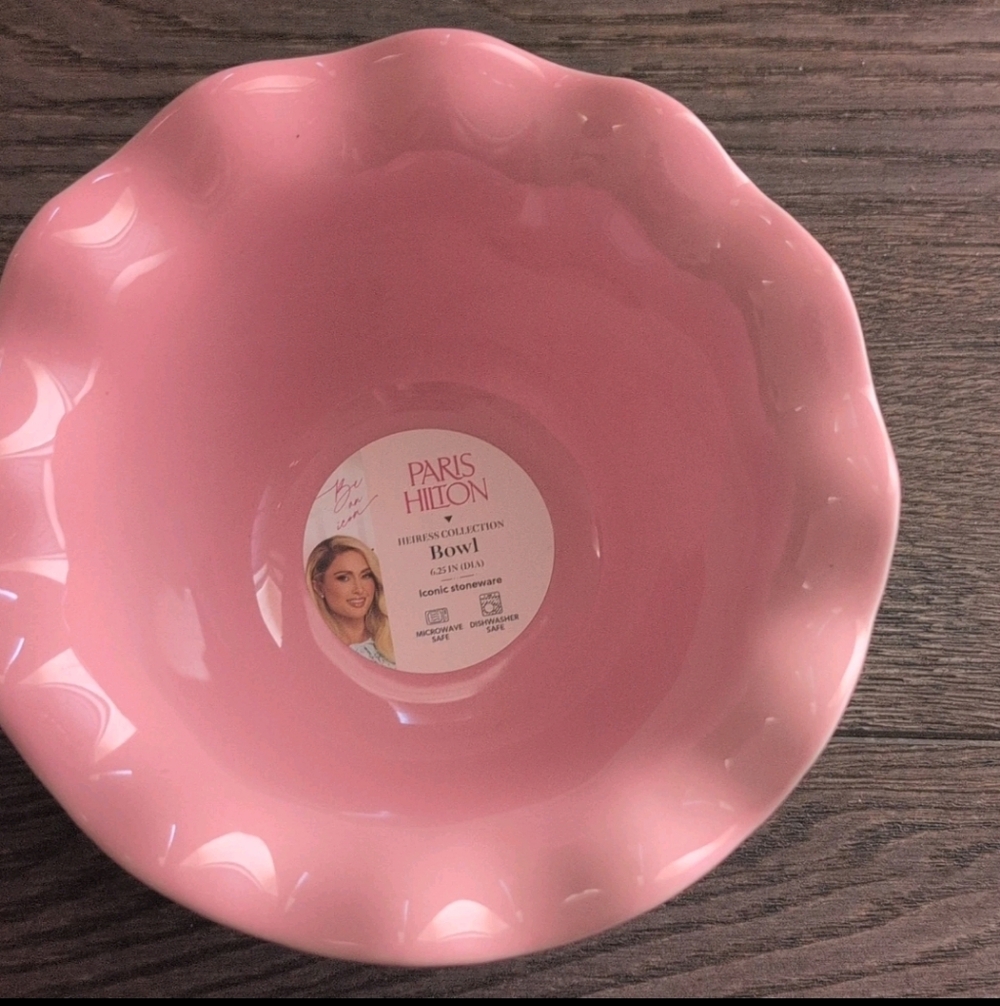 Paris Hilton Pink Ruffle Bowls Set Of Four - Picture 4 of 4